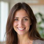 Portrait d'une professionnelle des relations clients amicale
